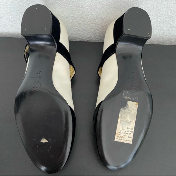Vintage CHANEL Two Tone Velvet Satin Mary Jane Pumps Low Block Heel - Picture 14 of 16
